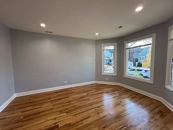 5th image of 4339 N Whipple St