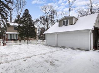 W1037 Woodbine Rd, Genoa City, WI 53128