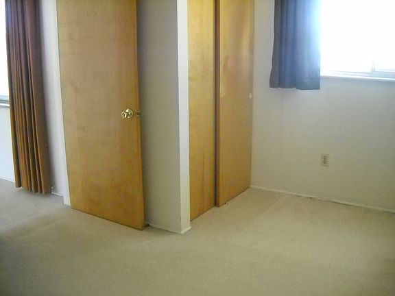 5th image of 660 Jamaica Pl