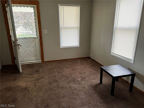4th image of 4422 Bridgeview Ave