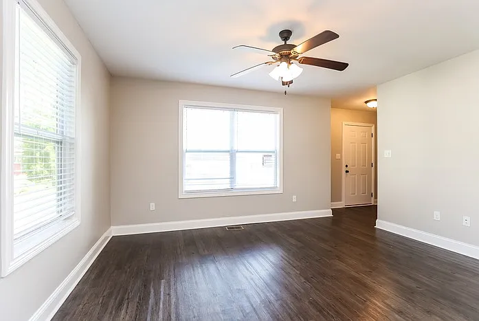 1144 E College St — Photo 5