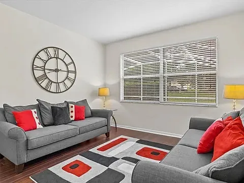 410 Oxford Dr — Photo 9