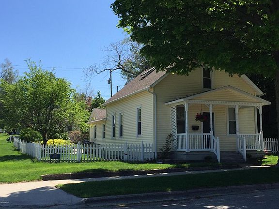 3rd image of 410 2nd St