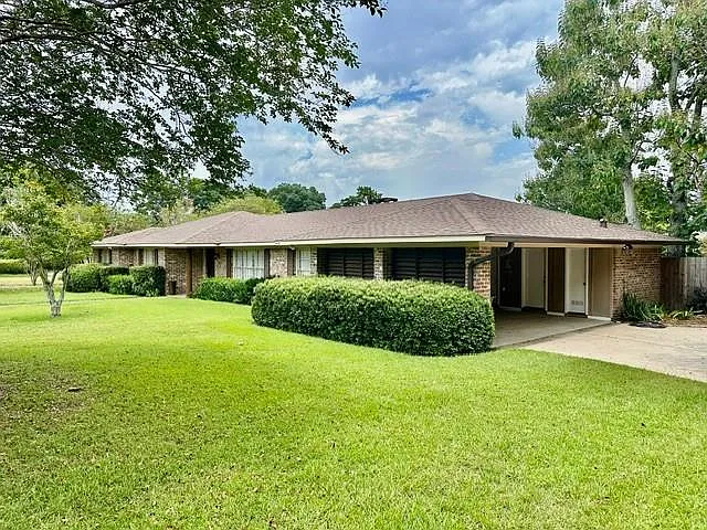 503 Highland Woods Dr W