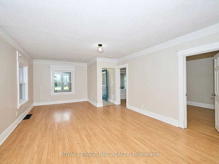 4592 6th Ave — Photo 9