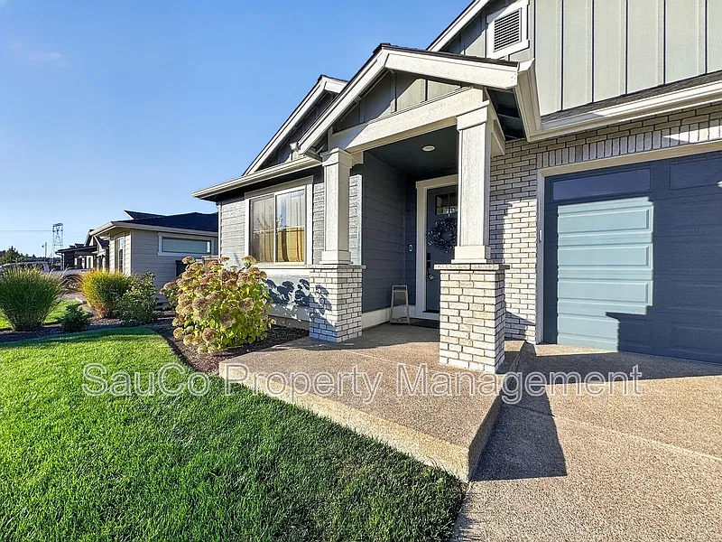 3 bed, 2.0 bath, 2000 sqft, $3,395 — Photo 4