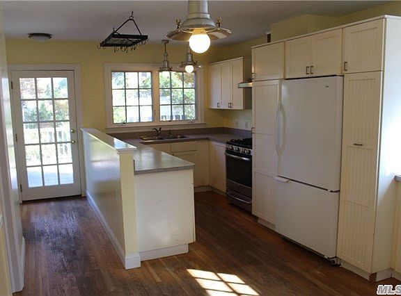 4th image of 302 Fishel Ave