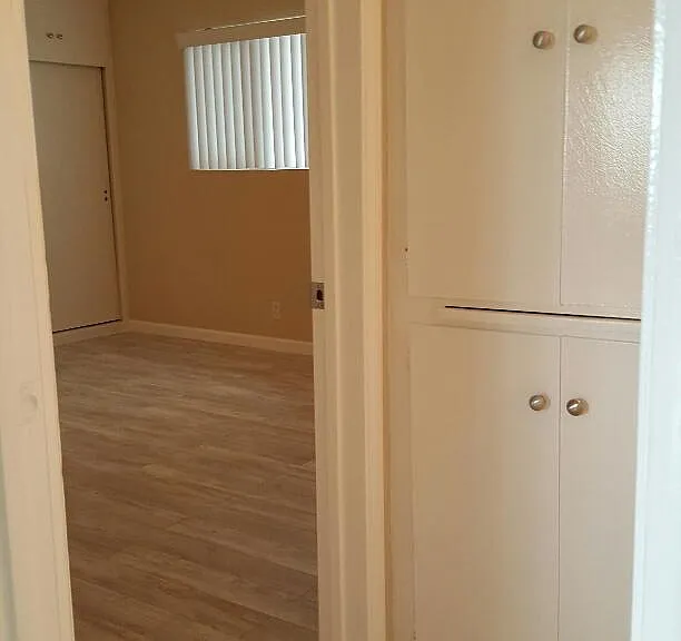 913 E Grand Ave #6 — Photo 9