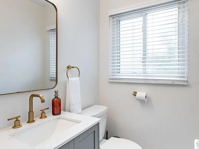 24300 Geneva Ave — Photo 14