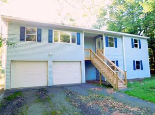 7178 Falstaff Dr, Tobyhanna, PA 18466