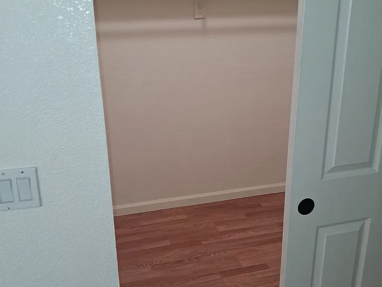 2092 Glory Ct — Photo 11