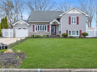 44 Picket Ln, Centereach, NY 11720