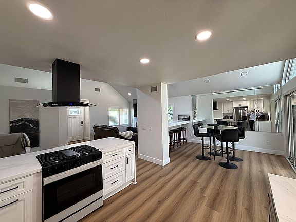 3rd image of 3038 Chablis Ave