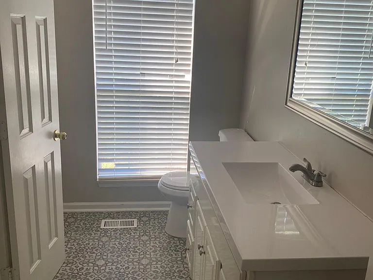 1114 Cedarhill Ct — Photo 7