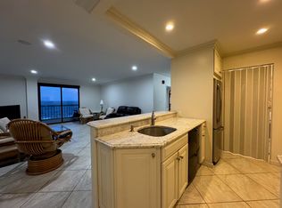 360 Shore Rd APT 8E, Long Beach, NY 11561