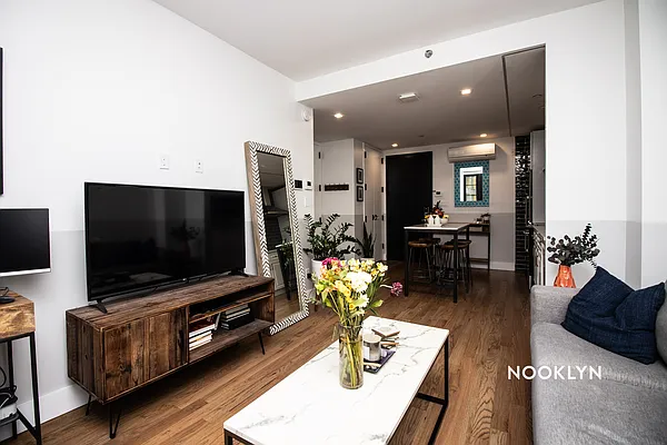 Rented by Nooklyn NYC LLC | media 99