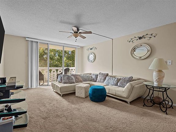 4th image of 1009 PEARCE DRIVE #206