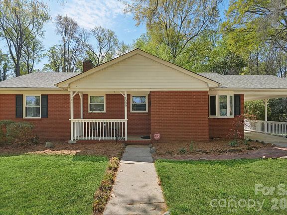 3rd image of 1000 Hickory Nut St