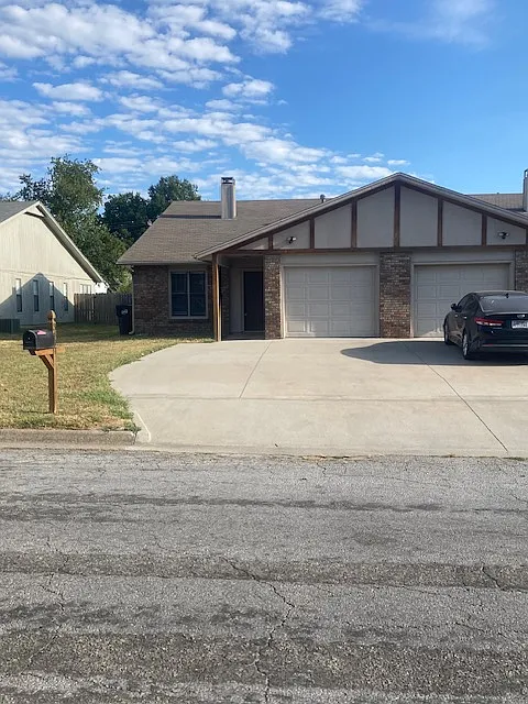 3 bed, 1329 sqft, $1,450 — Photo 1