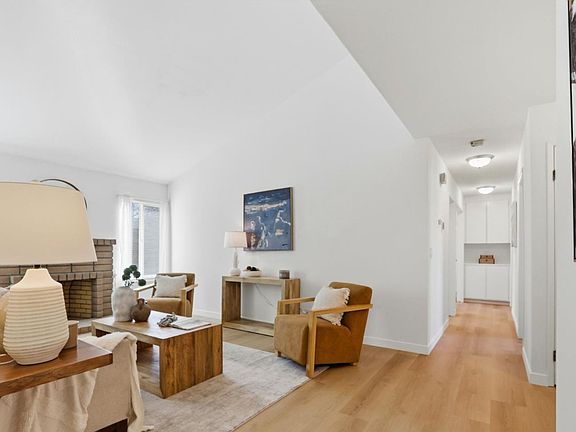 5th image of 1586 Redfield Ct