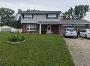 1002 Hillcrest Dr, Marion, IL 62959