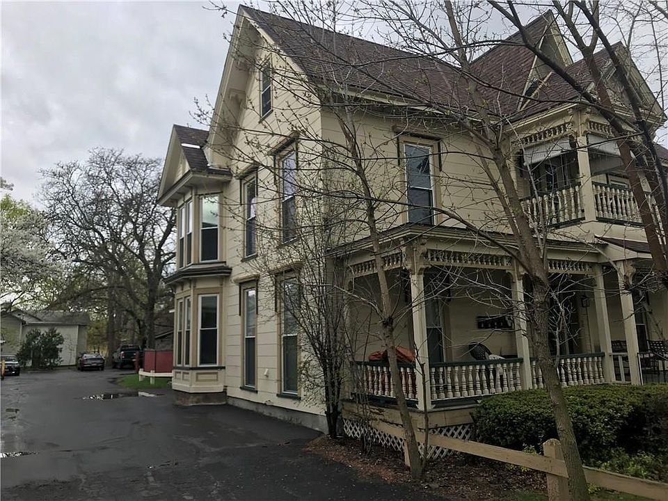 2nd image of 107 S Main St