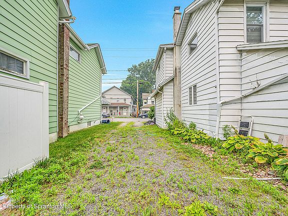 5th image of 819 Archbald St