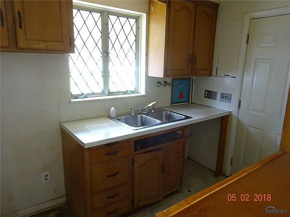 3rd image of 1557 S Cove Blvd