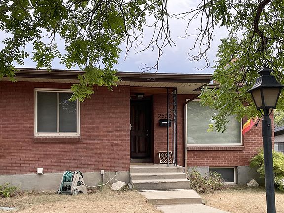 2nd image of 2530 E Blaine Ave