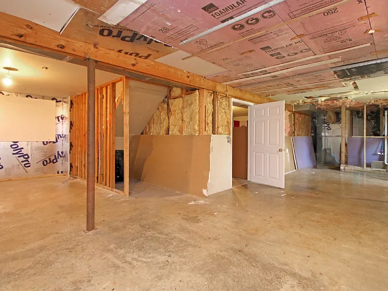 1041 Oak View Ct — Photo 23
