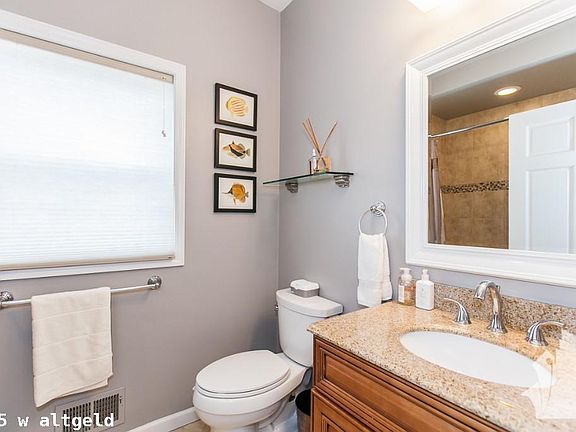 5th image of 1635 W Altgeld St #1627