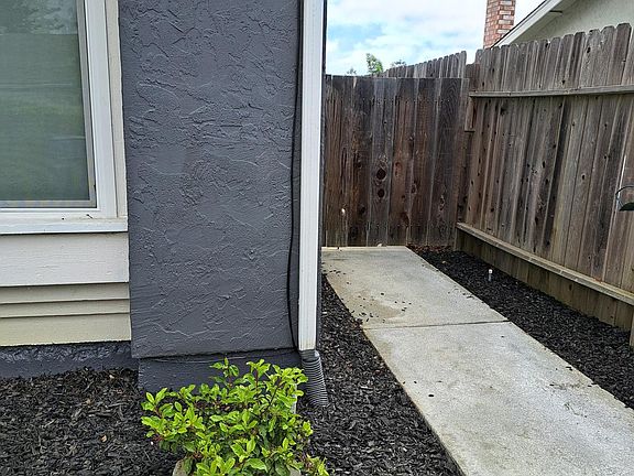 3rd image of 565 Capitol Dr
