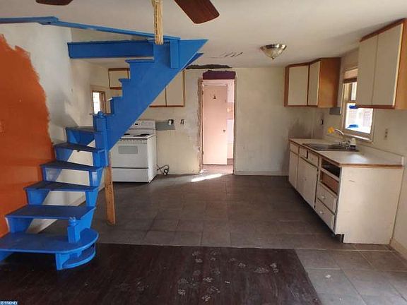 4th image of 104 Woodcrest Ave