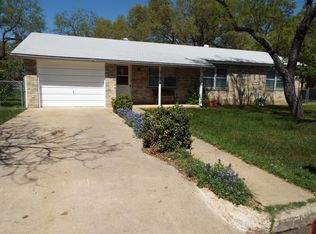 210 Skylark Dr, Fredericksburg, TX 78624