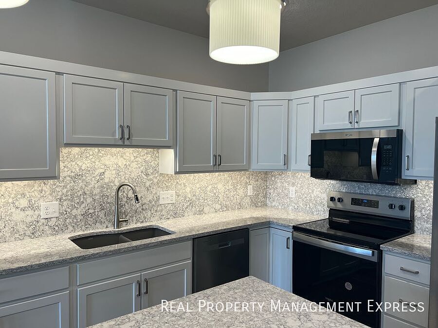 1st image of 5516 S Huntwood Ave