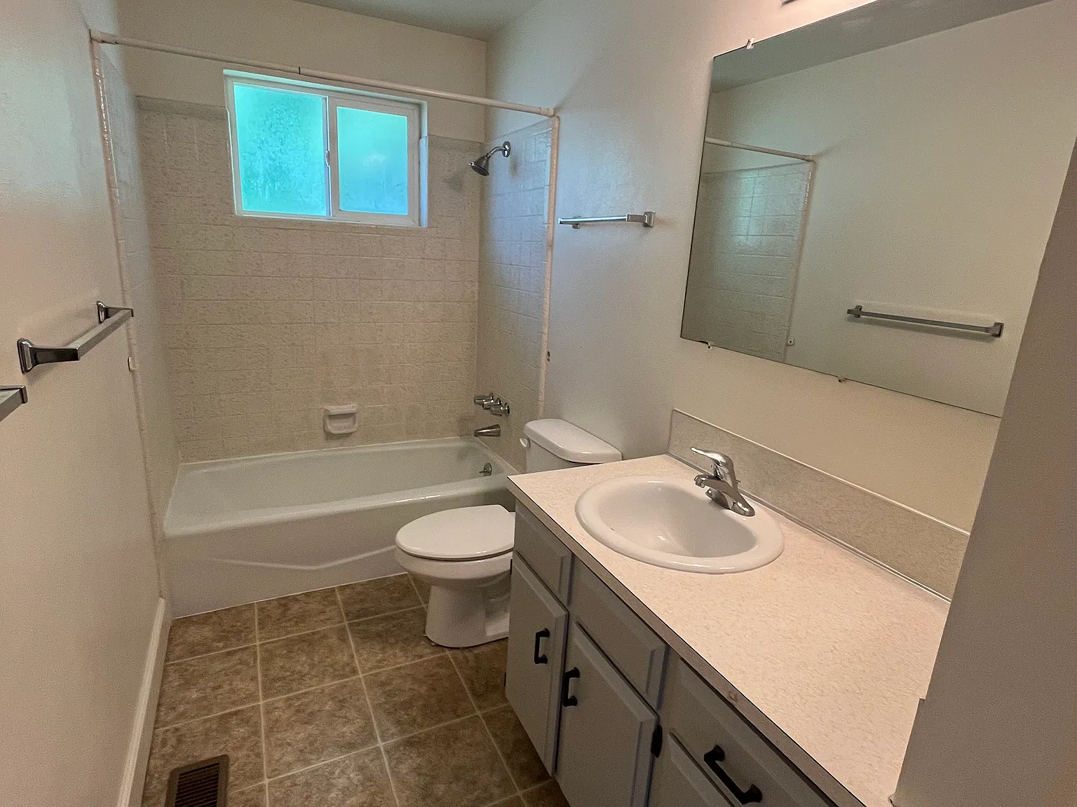 2 bed, 850 sqft, $1,325 — Photo 3
