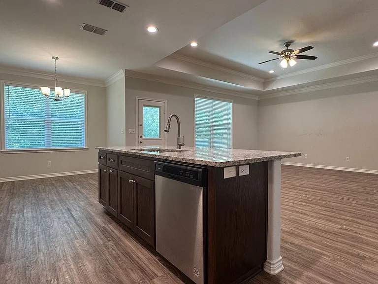 3704-3784 Cottage Park Cir — Photo 8