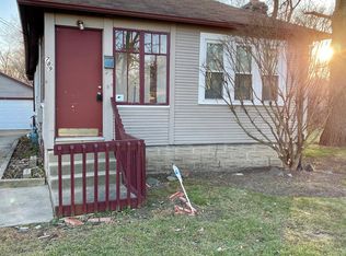 789 Villa St, Elgin, IL 60120