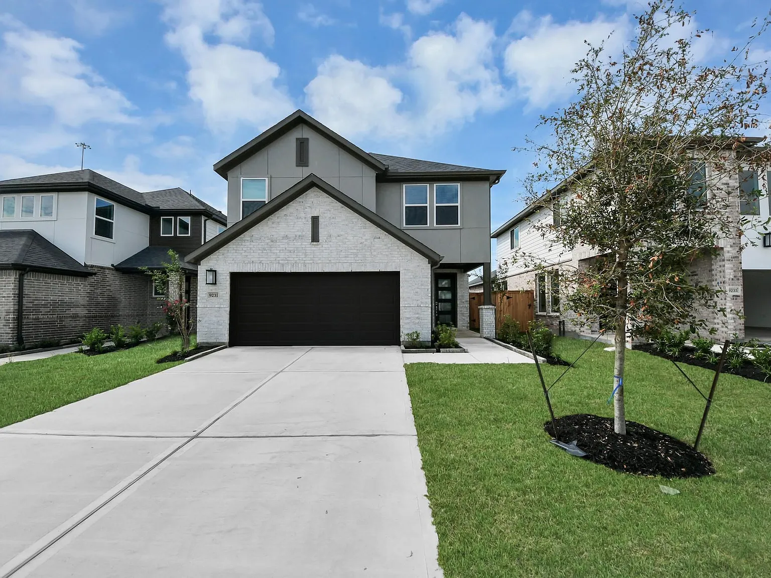 5 bed, 3.0 bath, 2462 sqft, $3,200 — Photo 2