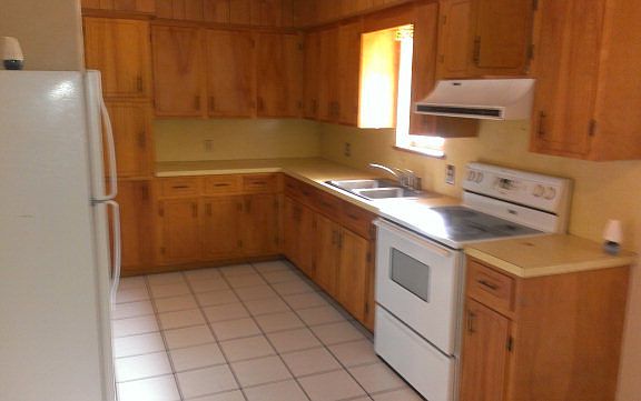 3rd image of 429 Meadowview Ln