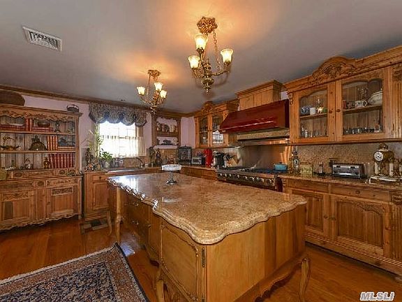 3rd image of 167 East Rockaway Road