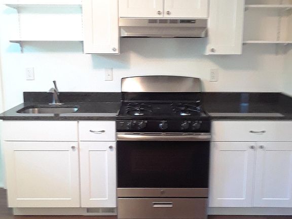 3rd image of 3913 Spruell Ct