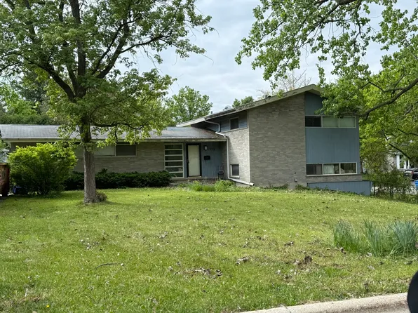 1958 Castlewood Rd, Highland Park, IL 60035
