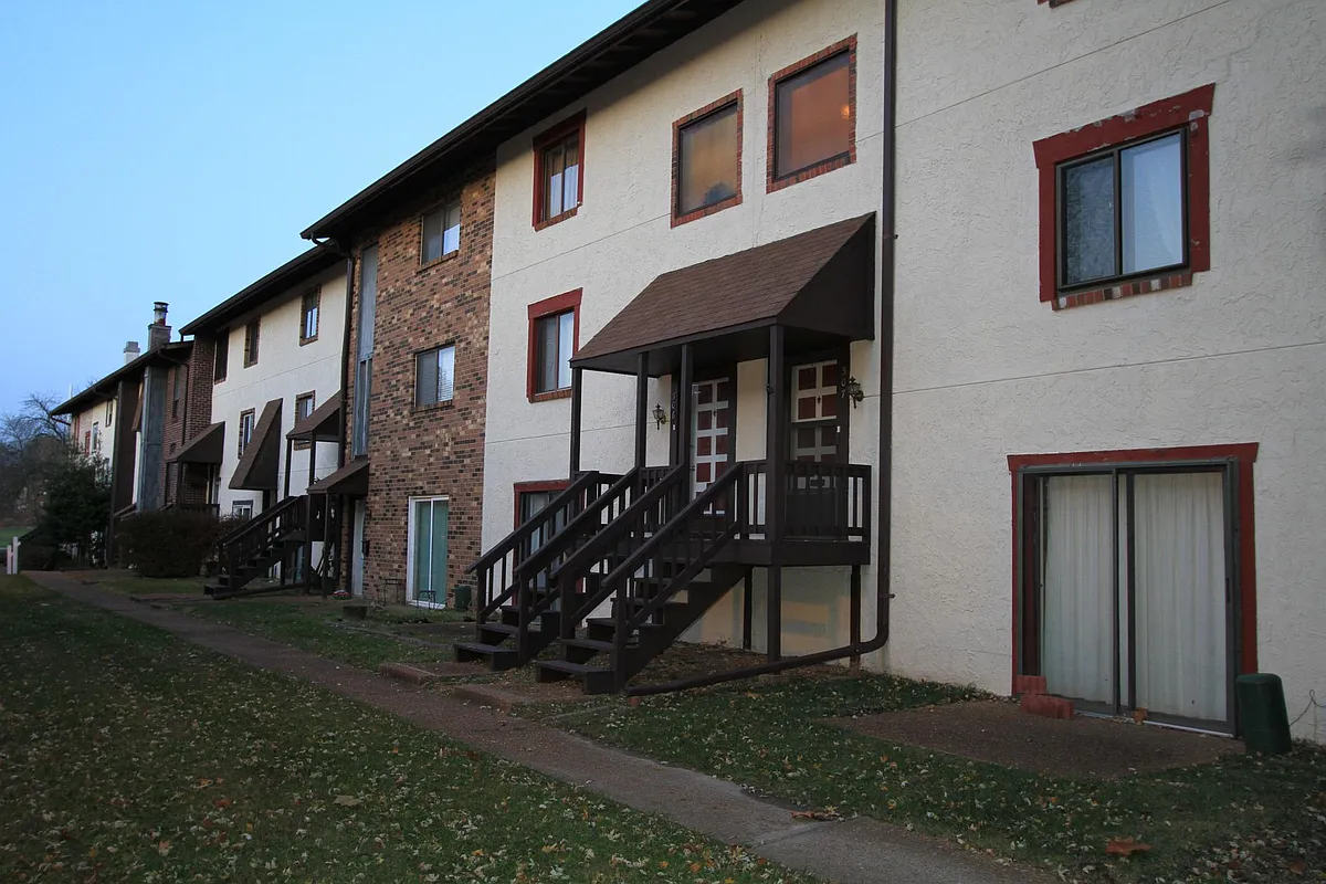 Building Photo - 306 Carmel Woods Dr #306