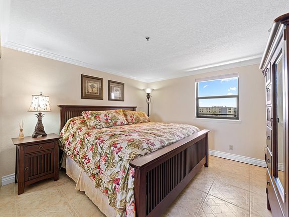 5th image of 1035 SE 6th Ave Unit 12