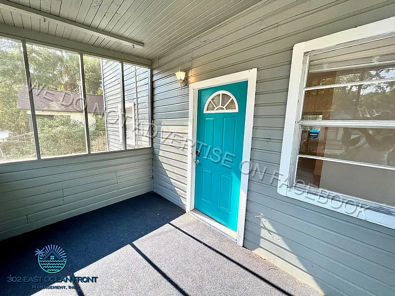 1558 Swift St — Photo 14