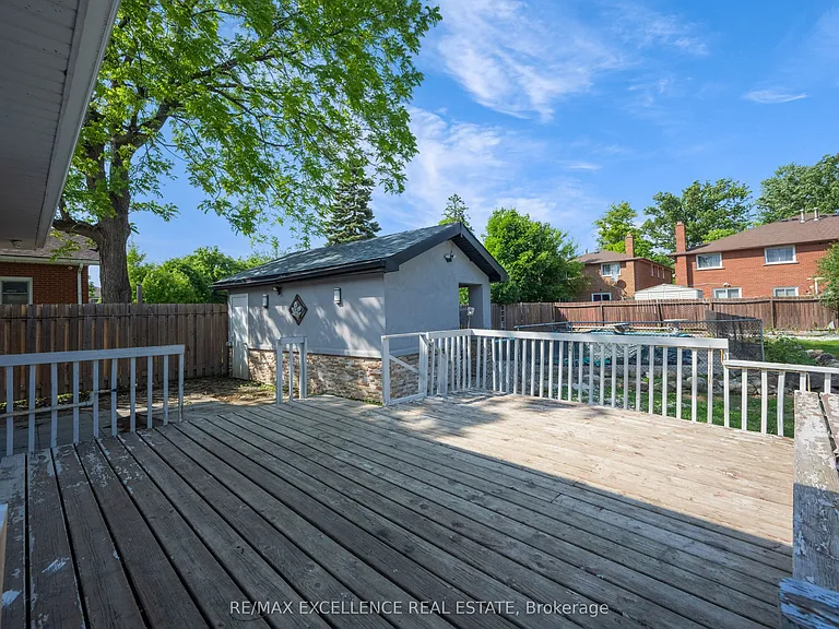 166 McLaughlin Rd S — Photo 37