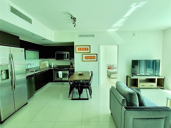 3rd image of 950 Brickell Bay Dr APT 1507