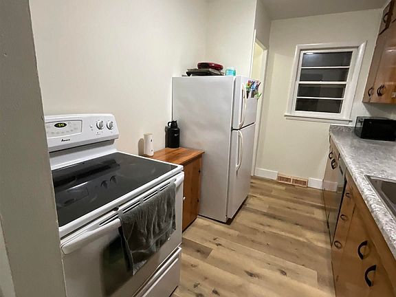 4th image of 204 Larrabee St