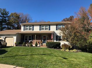 16 Glynn Ct, Parlin, NJ 08859